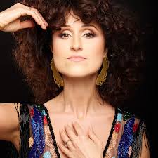 Maria Mendes's Instagram, Twitter & Facebook