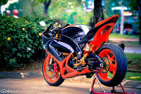 (modif motor) vixion dipasang velg tapak lebar chemco via vixionr15.wordpress.com. Modif Ajib Motor Vixion Byson Mio Cb150sf Cs1 Dan Ninja 250 Ala La Motorblitz