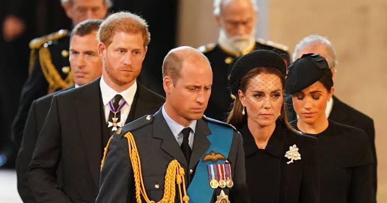 Prince Harry's uniform snub, invitation row and lonely flight to Balmoral -  The Mirror