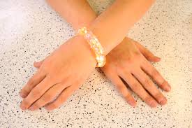 Hallo zusammen, ich seh momentan auf tiktok viele menschen die sich „soldered bracelets machen lassen also quasi ein armband „zusammenschweißen bzw löten. Fairy Led Bracelet Learn Sparkfun Com