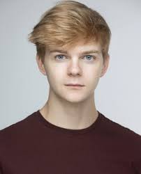 Kay Reilly ✨ active elsewhere (@enbytoon)