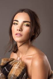 Linda Wagner Makeup and Style