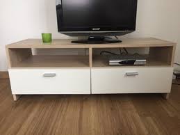 Tv bank in weiß hochglanz und eiche dekor 150 cm breit. Tv Bank Tv Lowboard Sonoma Eiche Weiss In 77694 Kehl For 20 00 For Sale Shpock