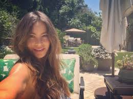 Sofia vergara is (probably) not a natural blonde. Here S What Sofia Vergara S Natural Hair Looks Like And It Isn T Brown