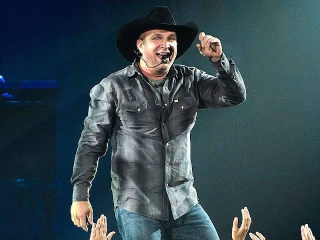 Garth Brooks Kicks Off Comeback Tour