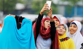 Muslims all across the globe come together to celebrate it with abandon. Filipino Muslims Thankful For Pray At Home Eid This Year Arab News