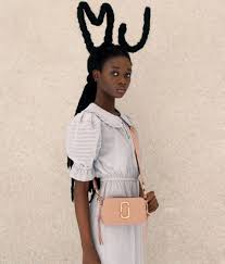 MARC JACOBS聯手攣毛頭藝術家，用髮型綁出大膽搞怪造型！ - MING'S