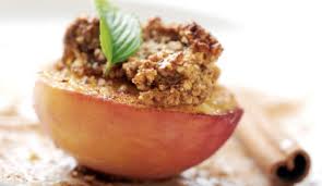 Per chi è vissuto in piemonte i persi pien, termine dialettale con cui qui vengono chiamate le pesche cotte al forno ripiene di cioccolato e amaretto, rappresentano un vero e proprio must. Dolci Senza Burro Pesche Con Amaretti E Cioccolato Light Leitv
