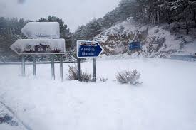 Das ist die niedrigste temperatur, die auf der iberischen halbinsel gemessen der ort vega de liordes liegt in der provinz león in den picos de europa. Spanien Autofahrer Stecken Im Schnee Fest Kolner Stadt Anzeiger