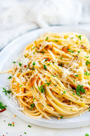 Pasta Aglio E Olio Garlic And Oil Chef Style Aberdeen S Kitchen Recipe Pasta Aglio E Olio Aglio E Olio Recipe Easy Pasta Recipes