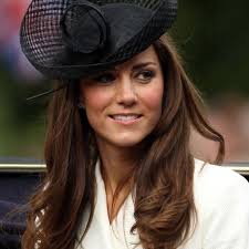 Memorable evening at the @vamuseum celebrating @cartier incredible jewelry  exhibition. I styled myself with @ralphlauren coat @chanelofficial earrings  @karen_millen suit and hair by @sophiemarkshairandbeauty LOVED seeing the  #duchessofwindsorjewellery