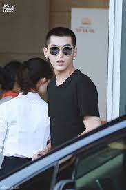 Ngô diệc phàm thay đổi màu tóc liên tục, gắn với từng bộ phim anh tham gia hay sản phẩm âm nhạc mới. Ngo Diá»‡c Pham Cá»±c Ngáº§u Va Nam Tinh Vá»›i Kiá»ƒu Toc Hui Cua Táº¡i San Bay