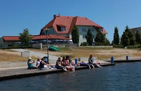 Das wohnzimmer hat panoramablick und ist mit essbereich u. Hotel Haus Am See In Olbersdorf Hotel De