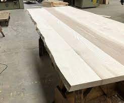 plateau table live edge frene deltabois plateau de table table bois massif plateau