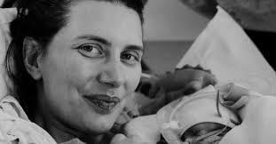 Lara was mama van dochters philippa en romée, en beviel in februari van gabriel. Atteinte D Un Cancer Incurable Lara Blogueuse Belge De 34 Ans Donne Naissance A Son 3e Enfant A 31 Semaines Je Veux Profiter Autant Que Possible