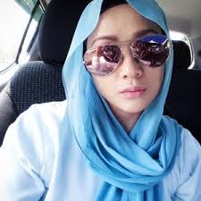 Dayangku faratiwan adnil binti awang kusairi atau lebih dikenali sebagai faye kusairi merupakan pelakon dan model wanita malaysia dari miri, sarawak negeri bumi kenyalang. Biodata Faye Kusairi Yang Meletop Selepas Drama Istikharah Cinta Azhan Co