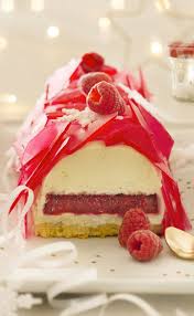 Recette Buche Craquante A La Confiture Framboise Intense En Video Recette Buche De Noel Aux Fruits Alimentation Desserts Fantaisie