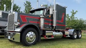 1988 Freightliner FLC 120 Review - Great Vintage Truck | TruckTube - YouTube