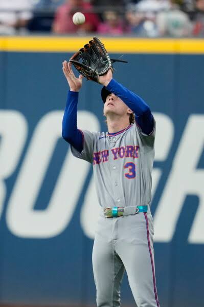 Mets rookie outfielder Carson Benge leaves game with left wrist soreness  after making sliding catch | AP News