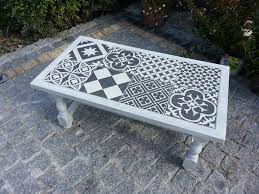 les tables basses carrelees de nos grands parents vous vous souvenez et bien voici ma version pein customiser table basse table basse table de cuisine diy