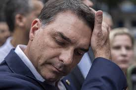 Aliados de Flávio esperam por pesquisas para definir futuro, mas apostam em queda 'administrável'