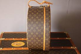 All items are authenticated through a rigorous process overseen by experts. Round Louis Vuitton Hat Trunk 40 Louis Vuitton Bag Malle A Chapeaux Vuitton For Sale At 1stdibs