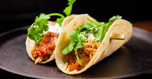 Tacos Au Poulet Effiloche A La Mijoteuse Recette Recette De Tacos Recette Recettes De Tacos