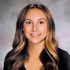 Elizabeth Schummer's Instagram, Twitter & Facebook