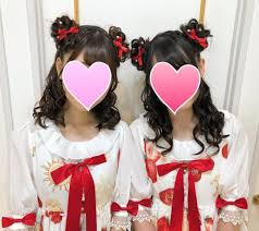 お揃いヘア くまヘア のような ツインお団子 の ハーフアップ