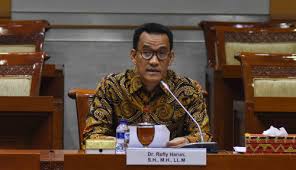 Refly harun dimintai keterangan oleh tim pengacara rizieq syihab terkait keberadaan ormas‎ fpi yang dibubarkan, pelanggaran protokol. Refly Harun Bilang Kalau Kami Jadi Parpol Maka