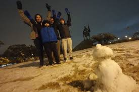 El observador meteorológico, mario navarro en diálogo con la movida de la tarde en am 810 anunció que caería nieve en córdoba. Awm6h7irjknknm