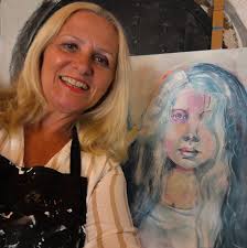 Det ble en fin kunstnersamtale mellom Emma Aars og Tom Teigen. Han ga  innblikk i tegne- og maleprosessene, og ikke minst hvordan man kan være på  høyden i kunstnerskapet når man er