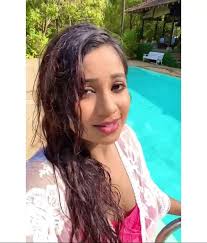 Hello from the poolside😍...