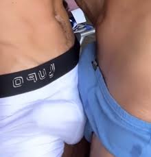 Hot Guys kissing and rubbing bulges - ThisVid.com