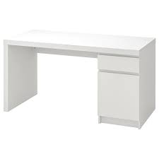 Malm Pismennyj Stol Belyj 140x65 Sm Kupit V Internet Magazine Ikea Ikea Malm Desk White Desks Ikea Malm
