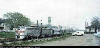 Westmont Ill In 2020 Train Passenger Westmont