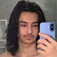 2600+ perfiles de «Azabache»