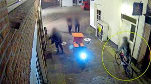 Een vermist persoon, opsporing verzocht. De Alkmaarse Serieaanrander Is Mogelijk Minderjarig Politie Noordhollandsdagblad