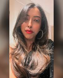 Just Bombay Vibes 🌸🍃 #cities #mumbai #travel #travelgram #food  #foodphotography #foodstagram #rain #mural #streetart #prettycafe #weekend  #weekendvibes #happyvibes