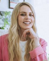 Eileen Purdy's Instagram, Twitter & Facebook