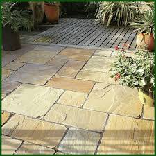 Steinplatten Fur Terrasse Und Garten Verlegen Tipps Und Gestaltungsideen Backsplashtile Fur Garten Gestaltungsideen Kitchenbacksplash S In 2020 Sidewalk Marble