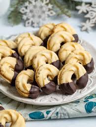 See more ideas about meringue cookies, meringue, desserts. Linzer Kipferl Austrian Chocolate Dipped Crescent Sandwich Cookies