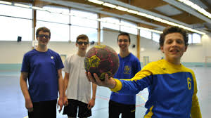 Pierre joue au tennis de table et au handball. Pour Grandir Le Handball Veut La Jouer Collectif