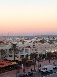 تقع وجهة الإسترخاء السياحية هذه على بعد حوالي 40 ميلًا. Hammamet Tunesie Girls Holiday To Tunisia Tunisia Hammamet Tunis
