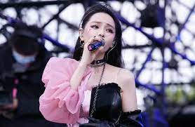 Lyrics for top songs by 伊能靜. 6mt910 Foy7g7m