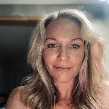 Kelley Fleming's Instagram, Twitter & Facebook