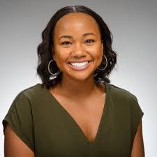 Shelly Tye's Instagram, Twitter & Facebook