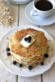 La Savoureuse Crepe Aux Bleuets Avec Yogourt Grec Oatmeal Yogurt Pancakes Food Greek Yoghurt Recipes