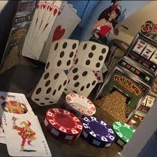 Casino party decorations casino theme parties party themes themed parties magie party hut party playing card costume fantasias halloween mad hatter tea. Party Supplies Lifesize Casino Theme Party Decorations Poshmark