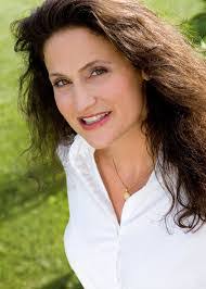 Melanie Roy's Instagram, Twitter & Facebook